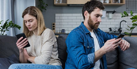 How Technology Is Affecting Your Relationship: 7 Ways Screen Time Can Create Emotional Distance 2